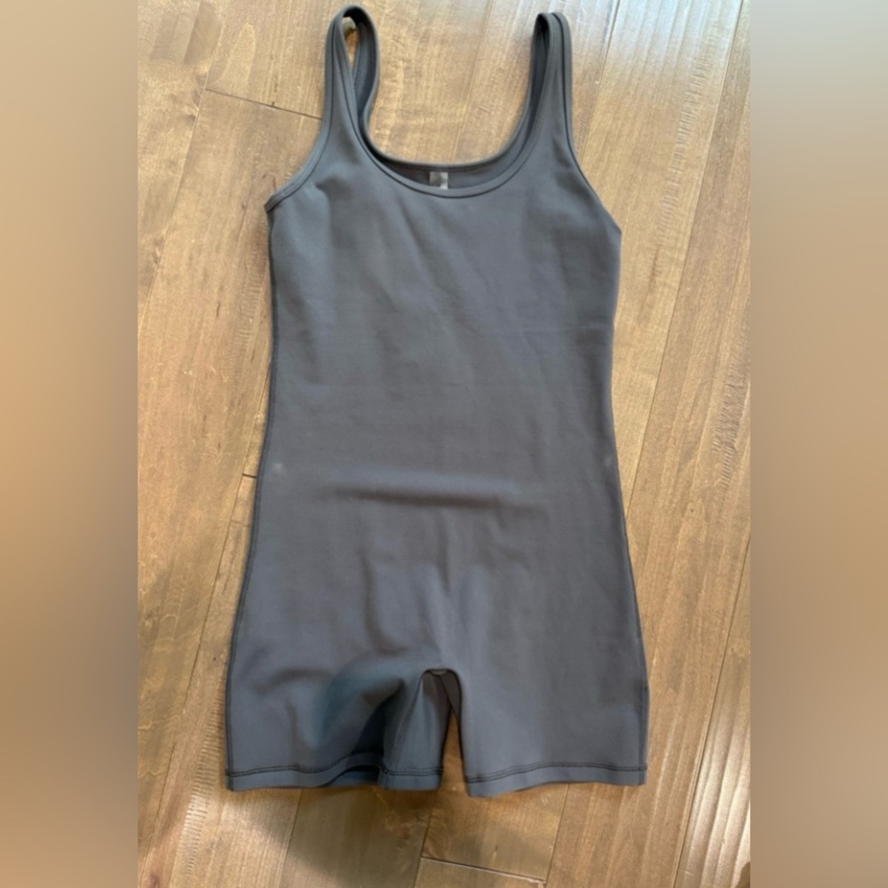 NWOT Aritzia-TnAction shorts onsie